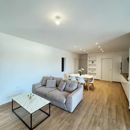 Neuf Bas De 1 Apartman
